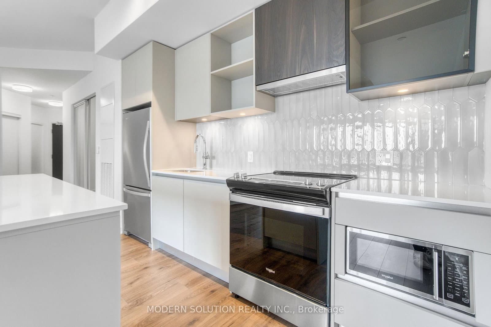 395 Dundas Street W, Unit 501