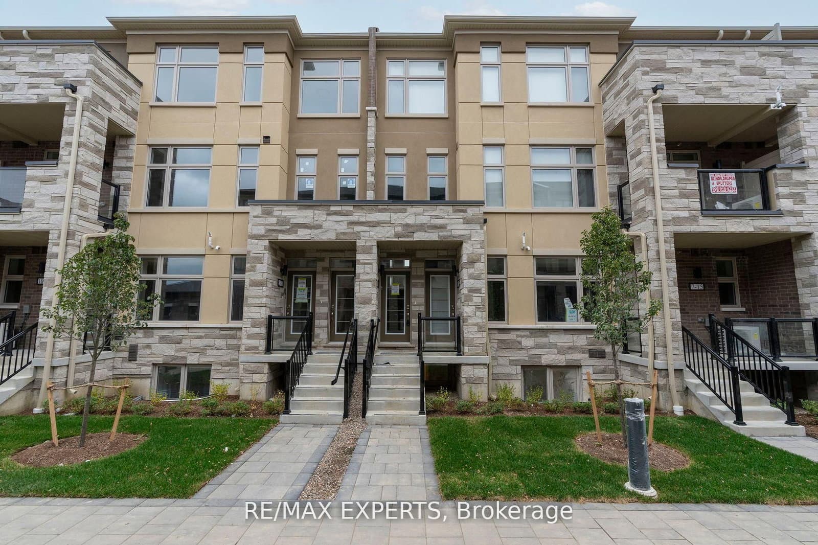 15 Fieldridge Crescent, Unit 8