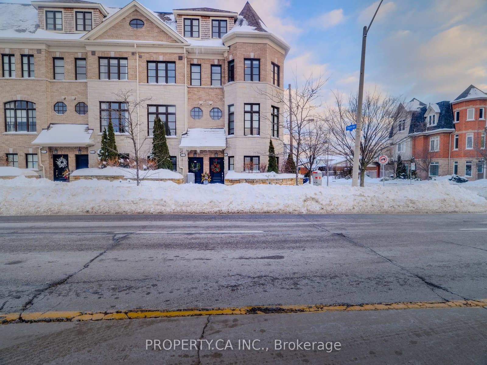 3883B Bloor Street W