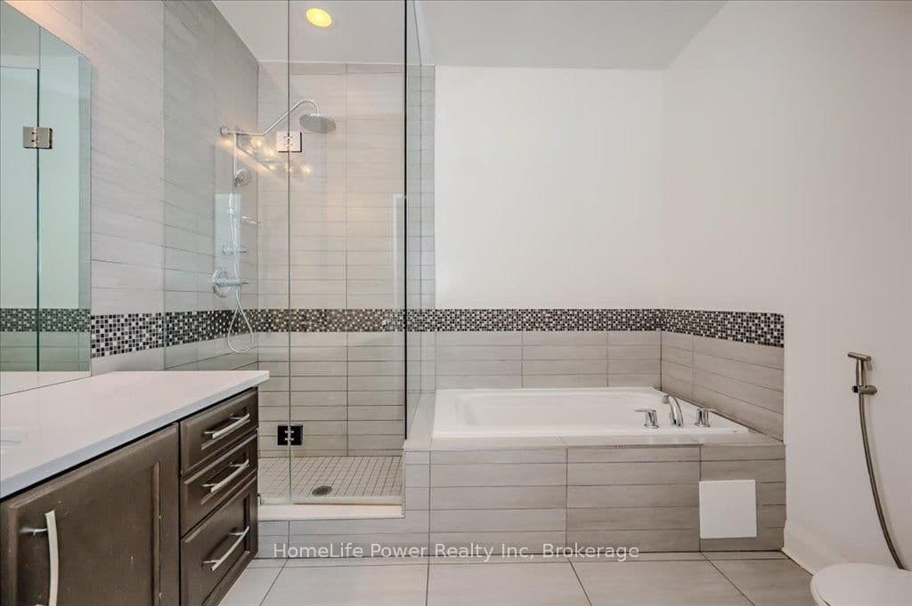 1 Hurontario Street, Unit 2001 thumbnail 32
