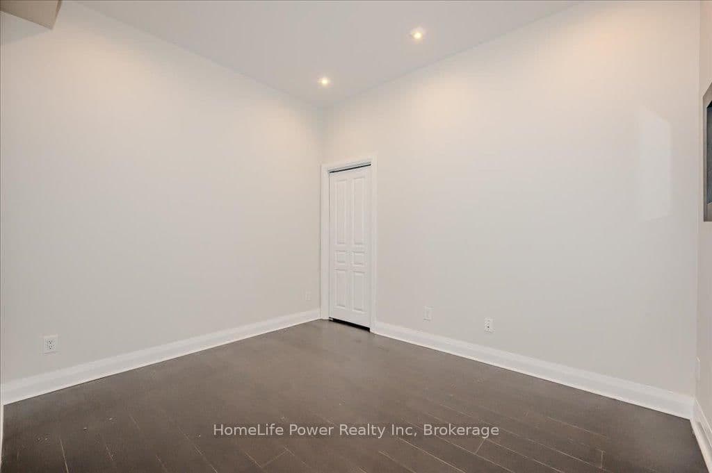 1 Hurontario Street, Unit 2001 thumbnail 33
