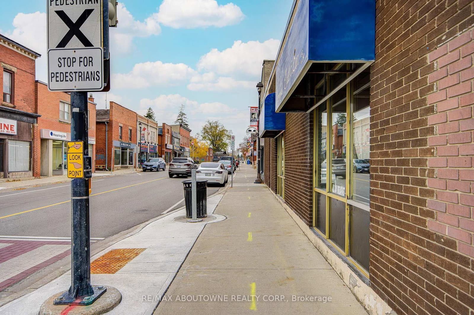 28 Mill Street E thumbnail 4