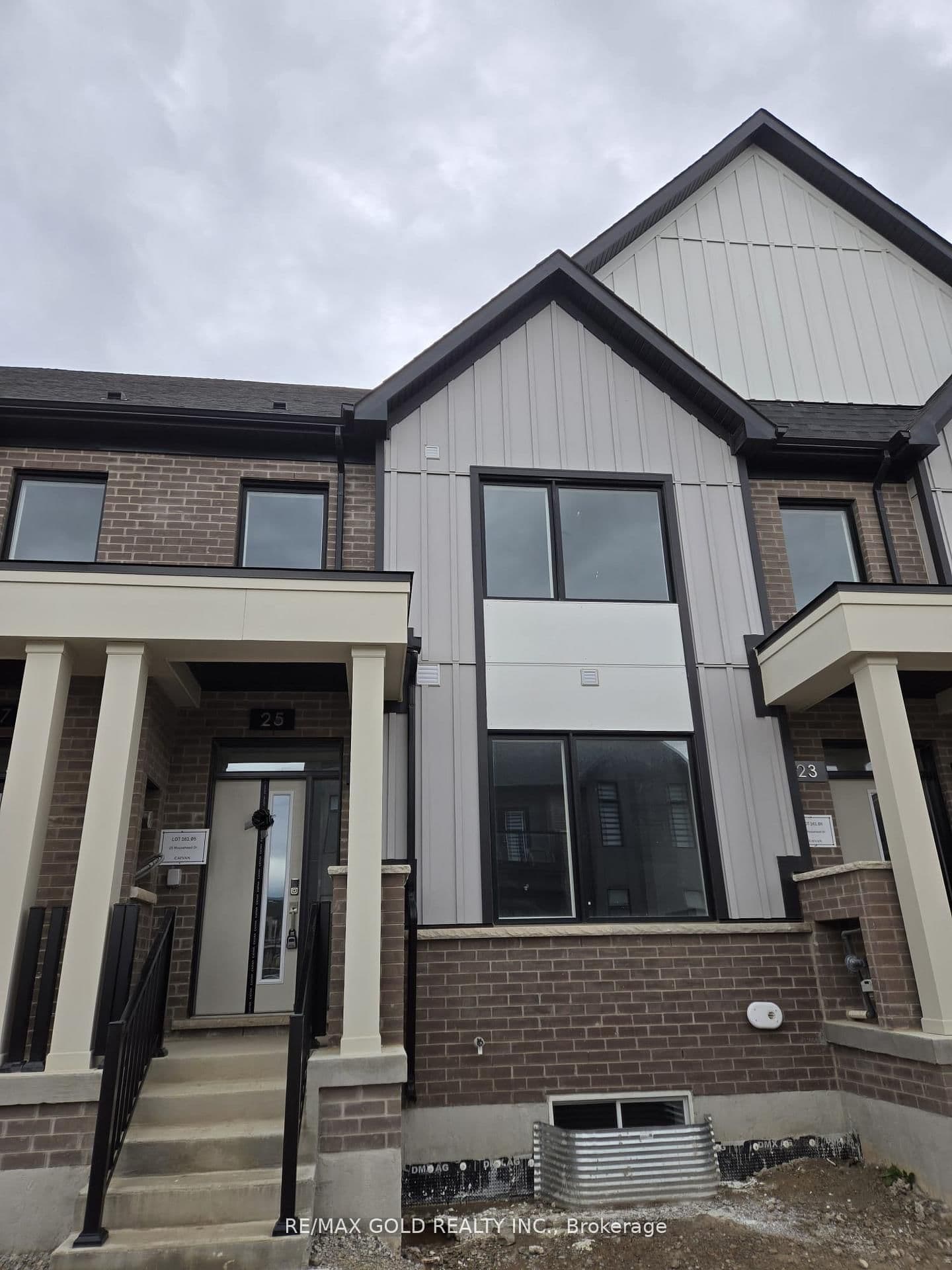 25 Moosehead Drive