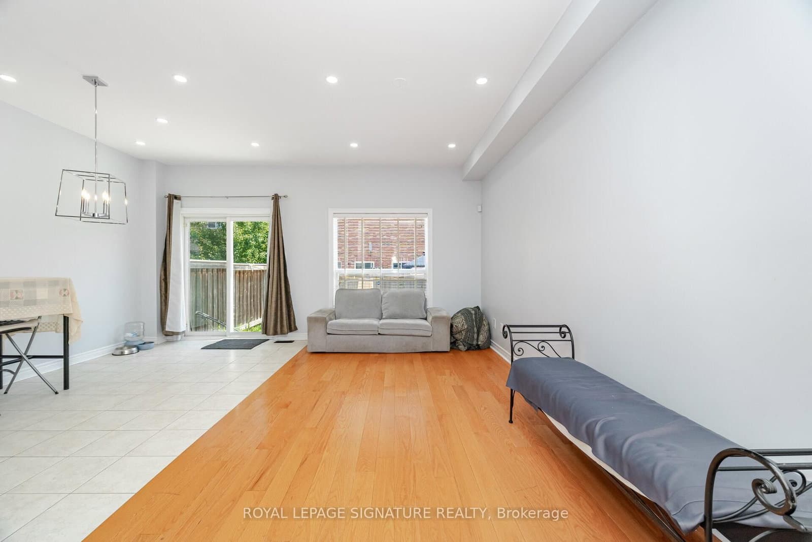 443 Comiskey Crescent thumbnail 10