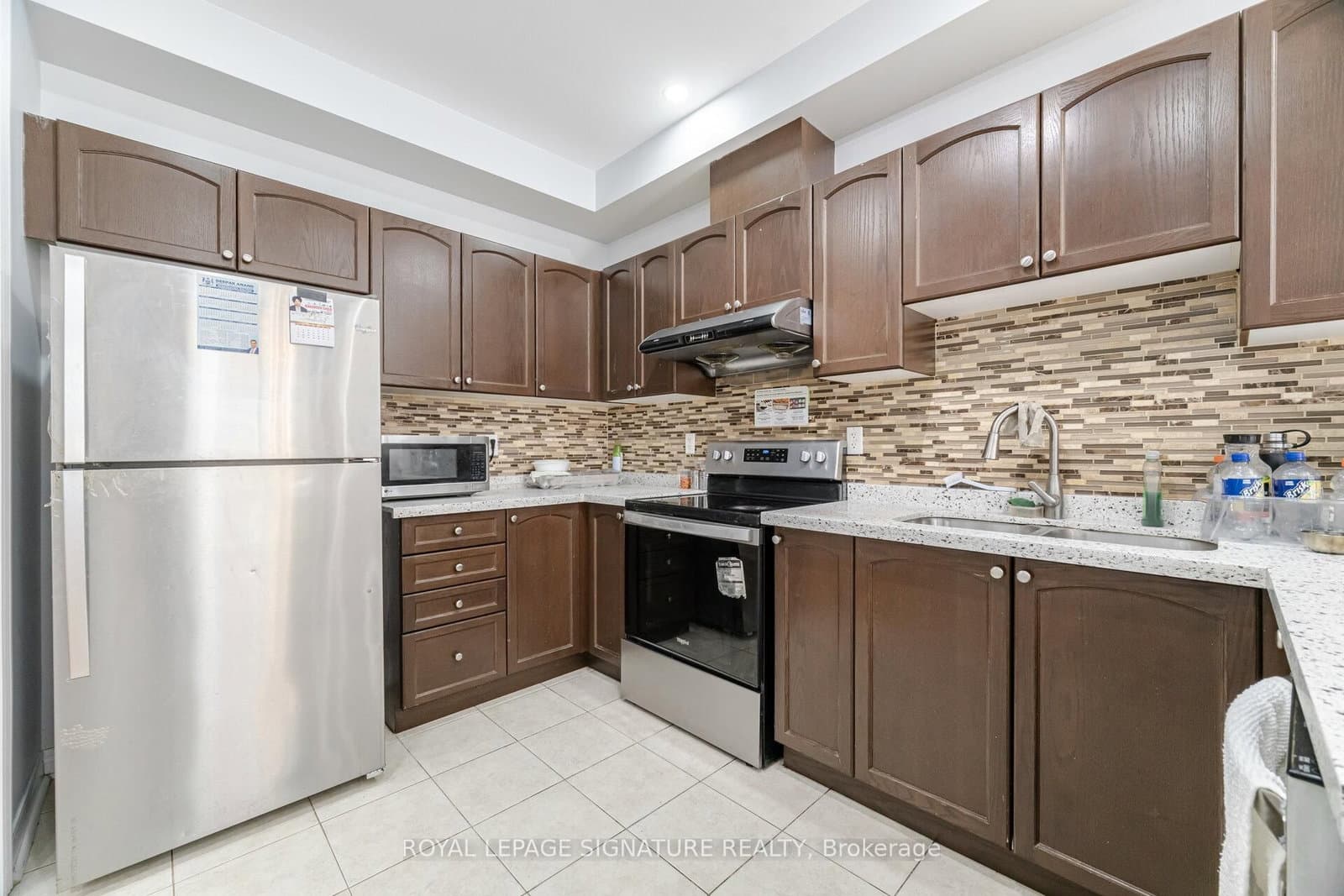 443 Comiskey Crescent thumbnail 17