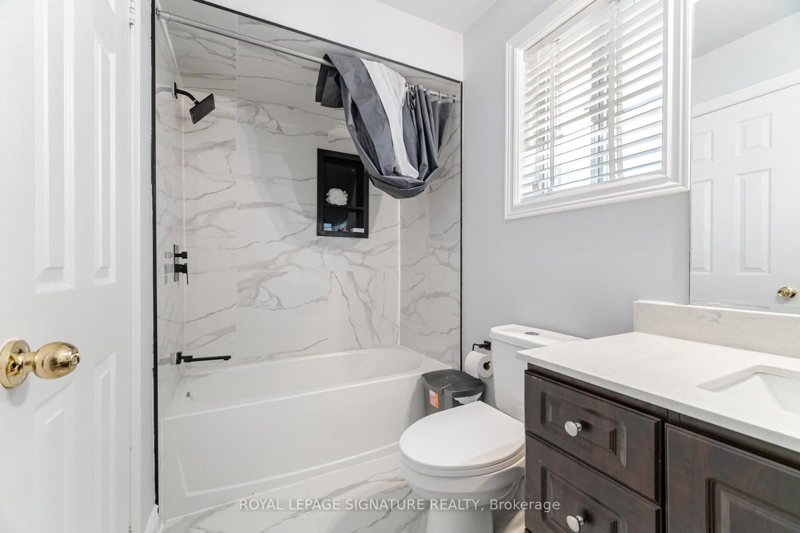 443 Comiskey Crescent thumbnail 28