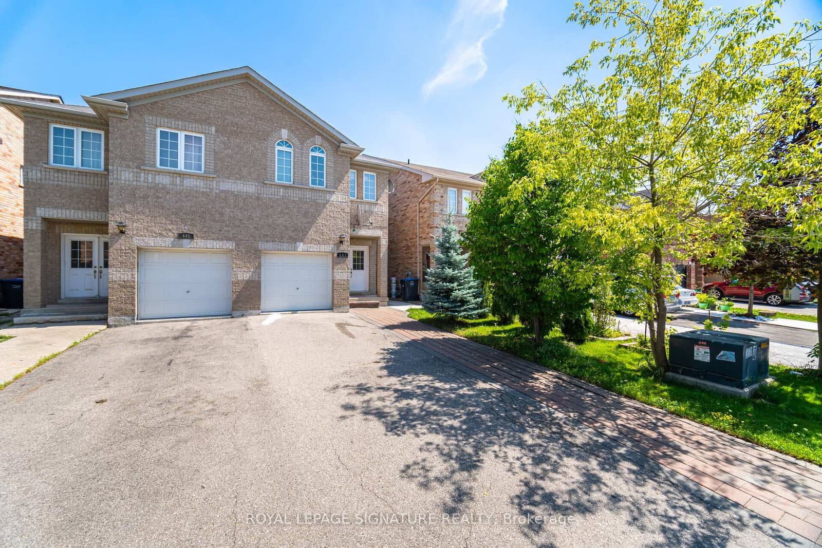 443 Comiskey Crescent thumbnail 3
