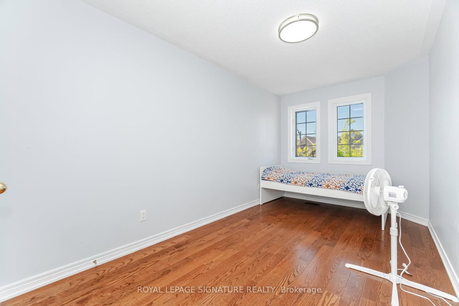 443 Comiskey Crescent thumbnail 32