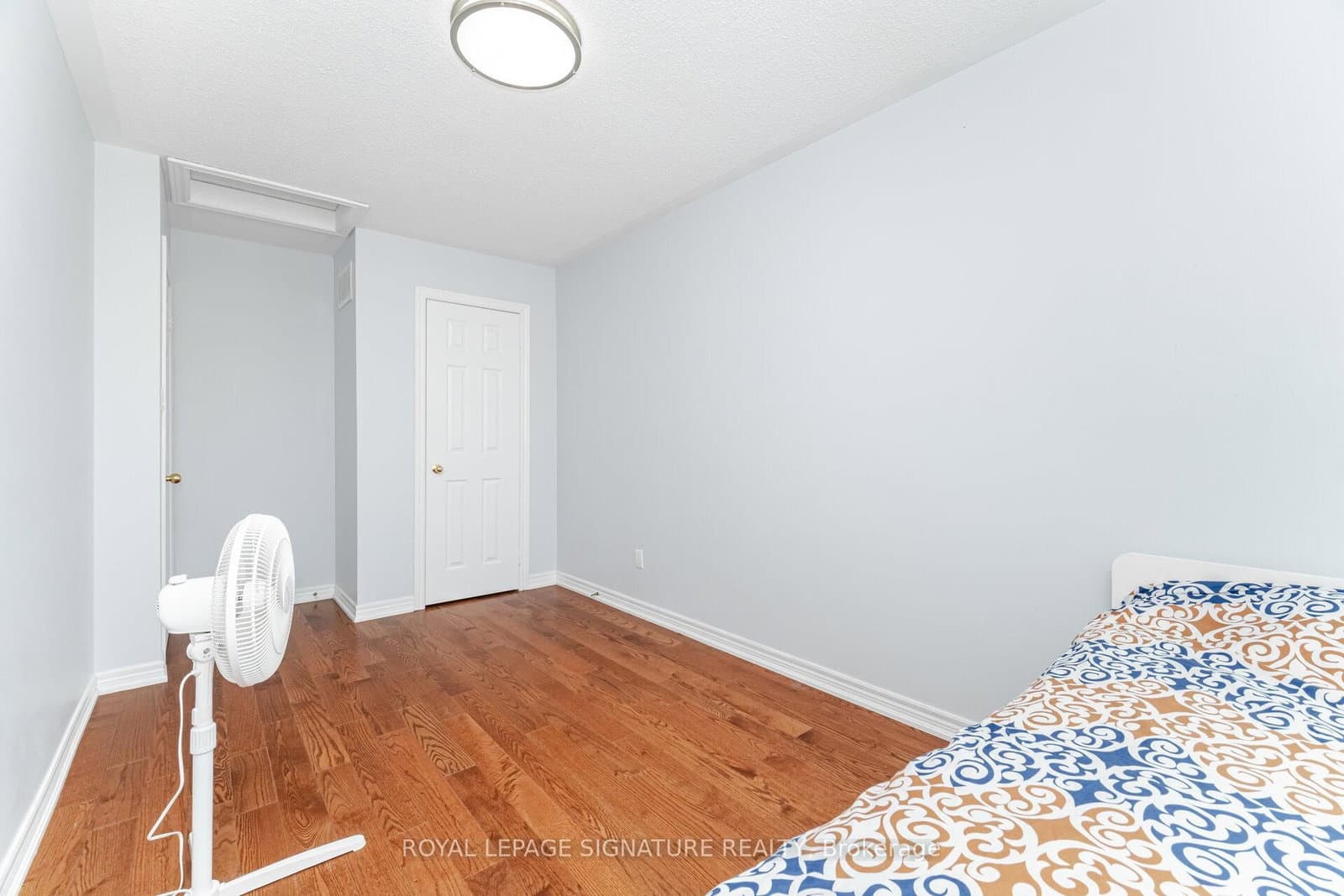 443 Comiskey Crescent thumbnail 33