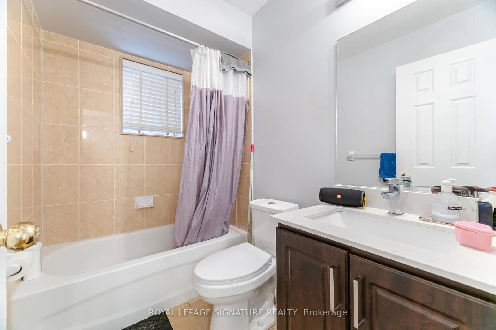 443 Comiskey Crescent thumbnail 34