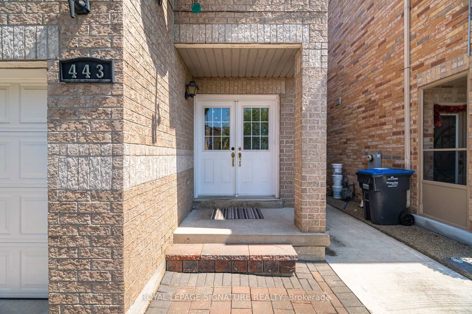 443 Comiskey Crescent thumbnail 4