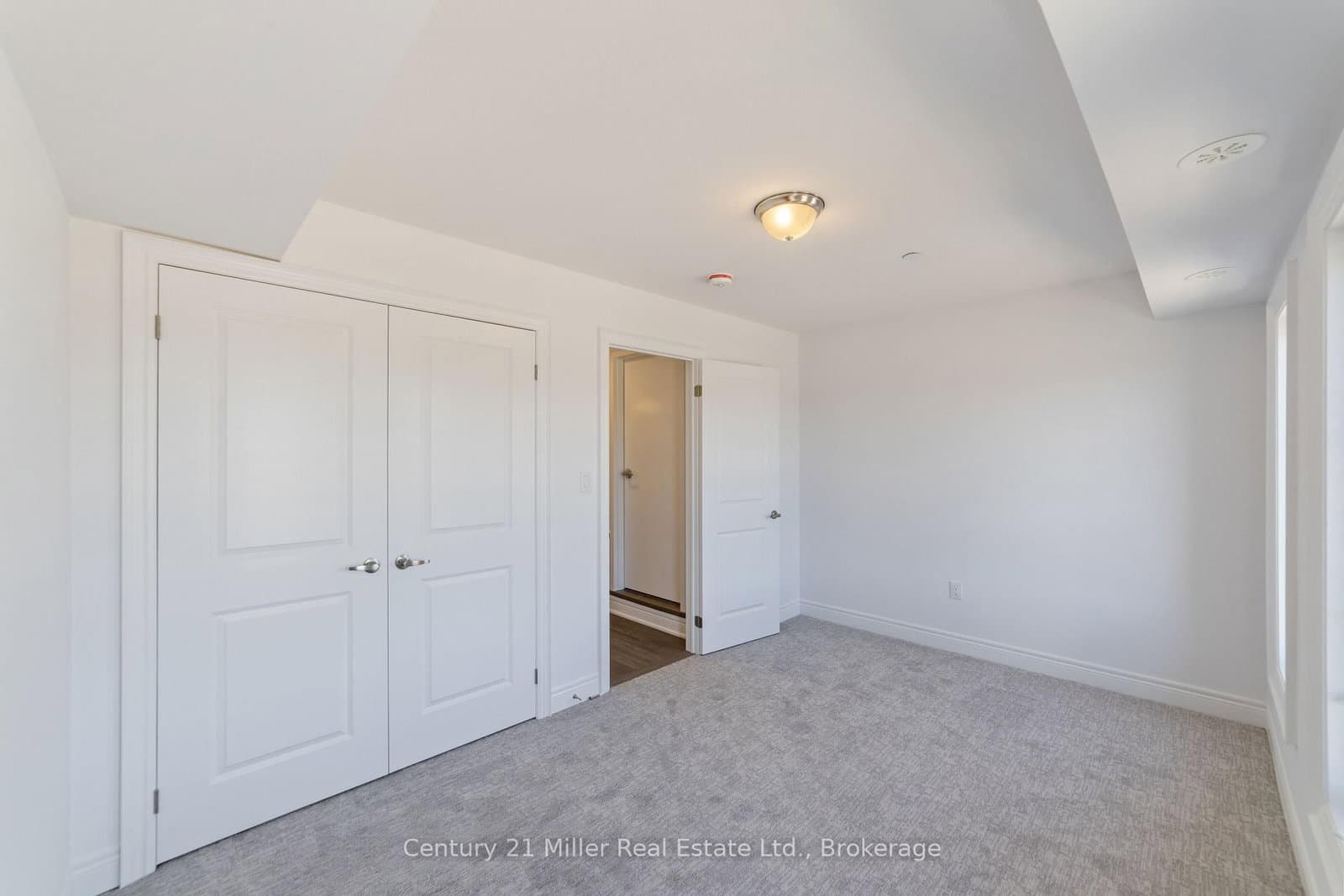 2140 Trafalgar Road, Unit 48 thumbnail 14