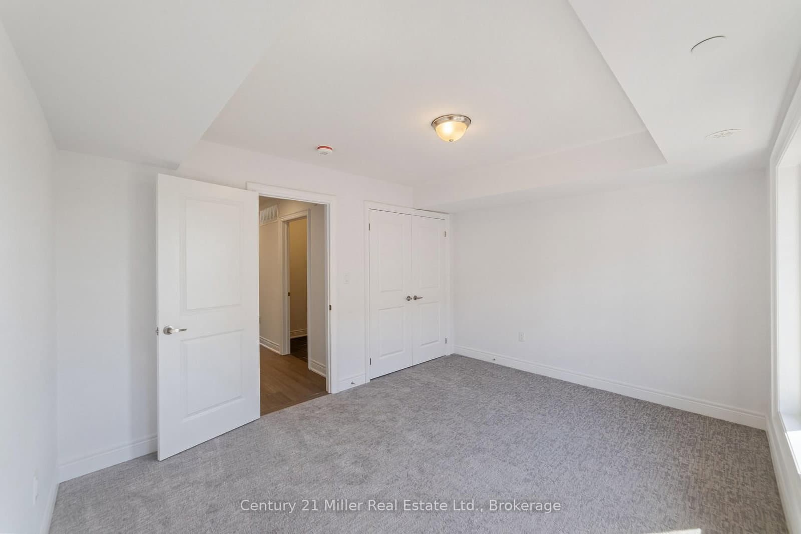 2140 Trafalgar Road, Unit 48 thumbnail 17