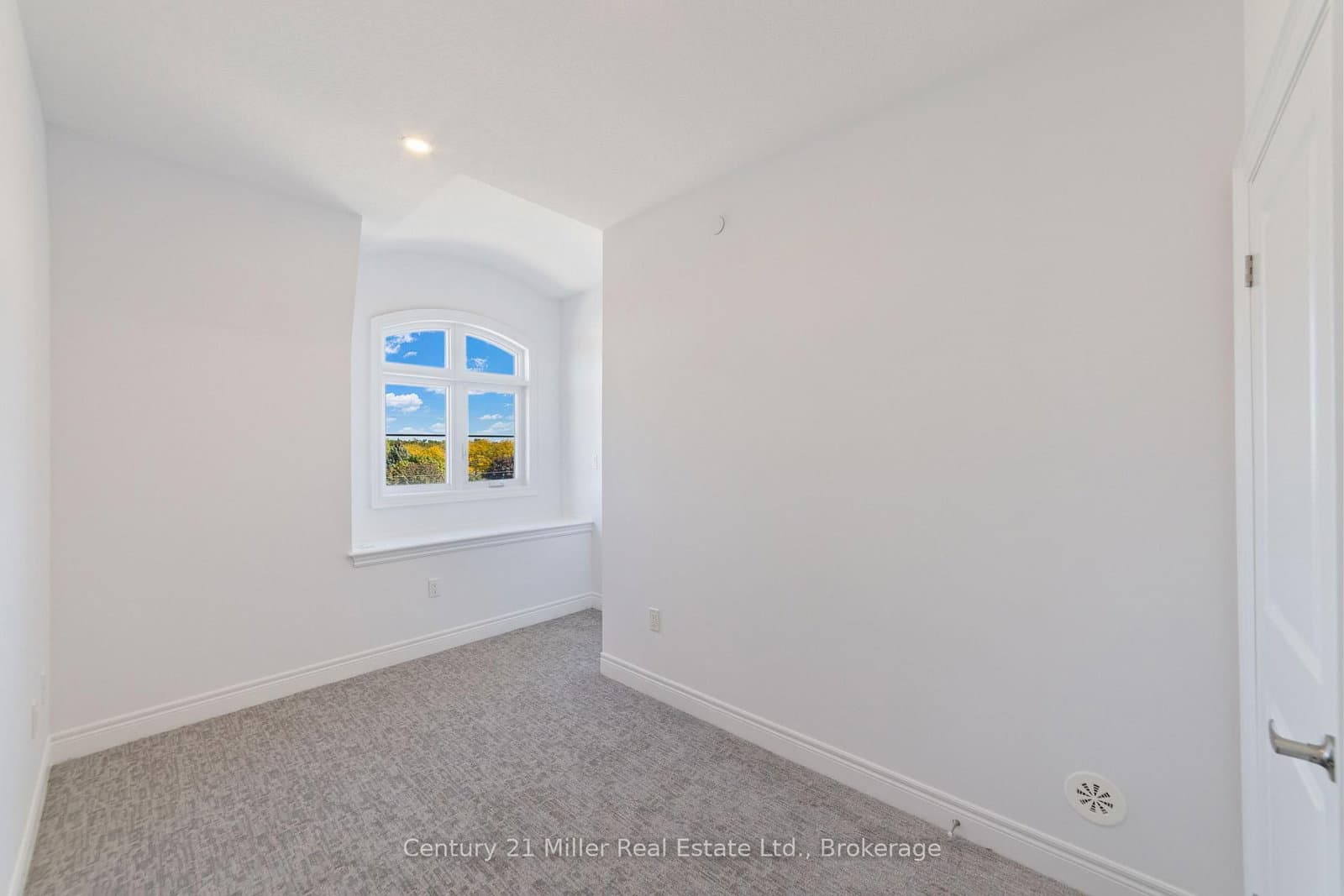 2140 Trafalgar Road, Unit 48 thumbnail 19