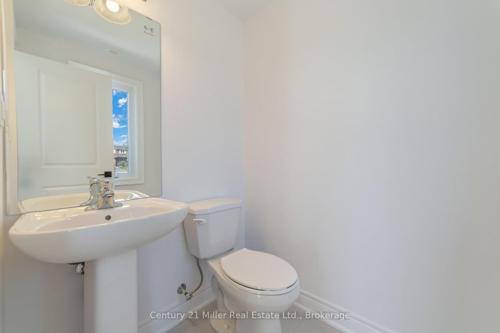 2140 Trafalgar Road, Unit 48 thumbnail 3