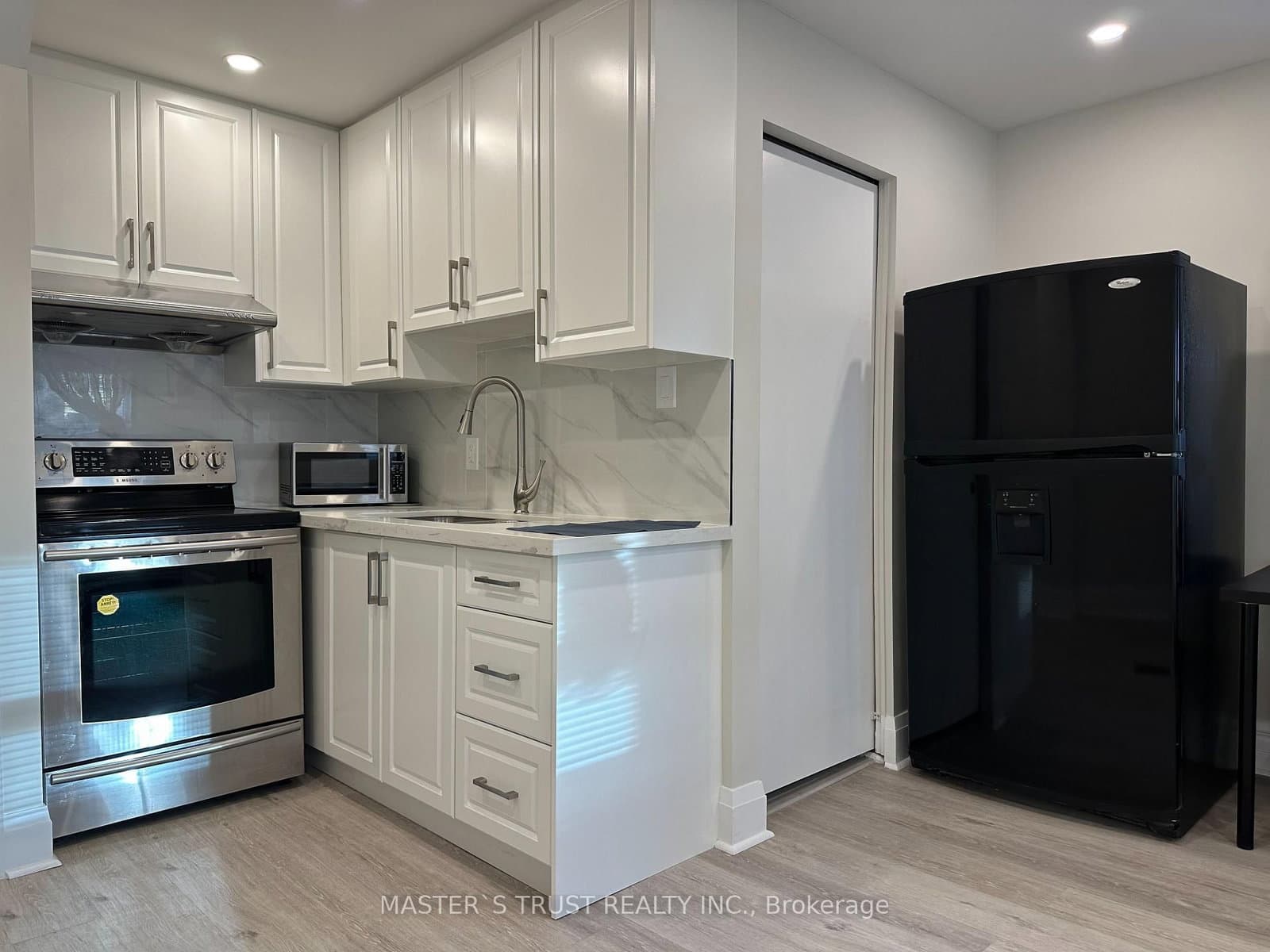 151 Dynevor Road, Unit Main thumbnail 3