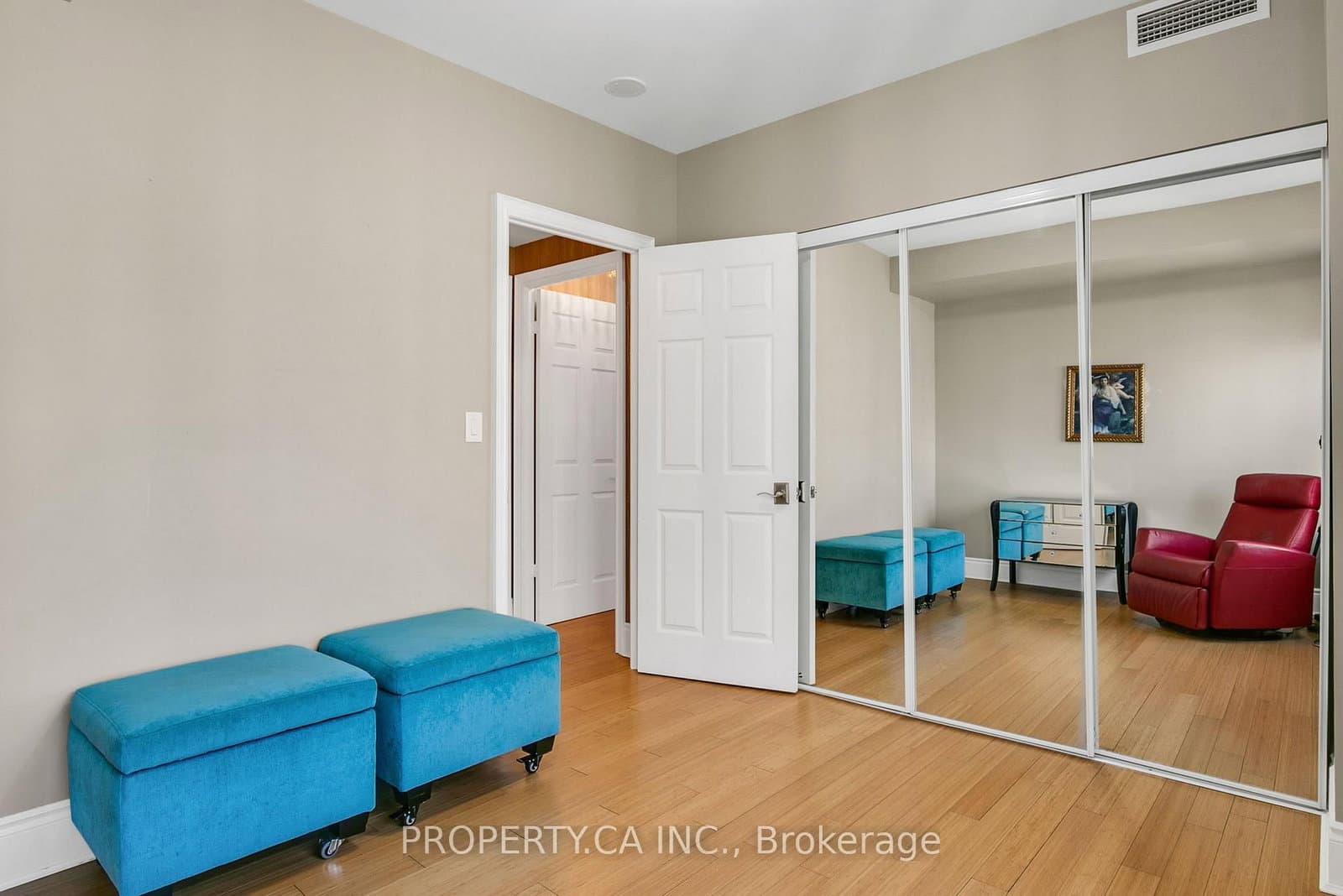 3880 Duke Of York Boulevard, Unit 2804 thumbnail 32