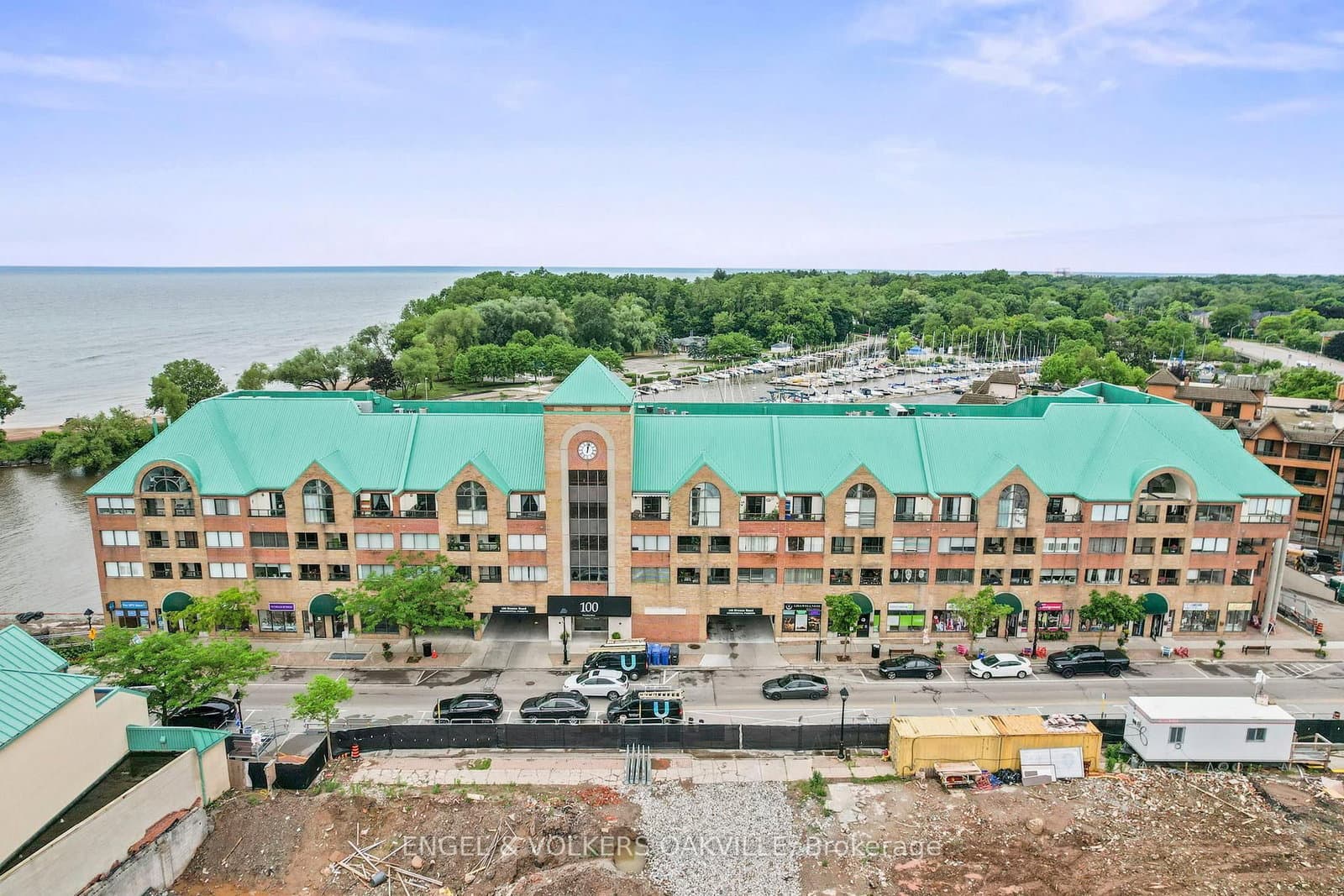 #416 - 100 Bronte Road