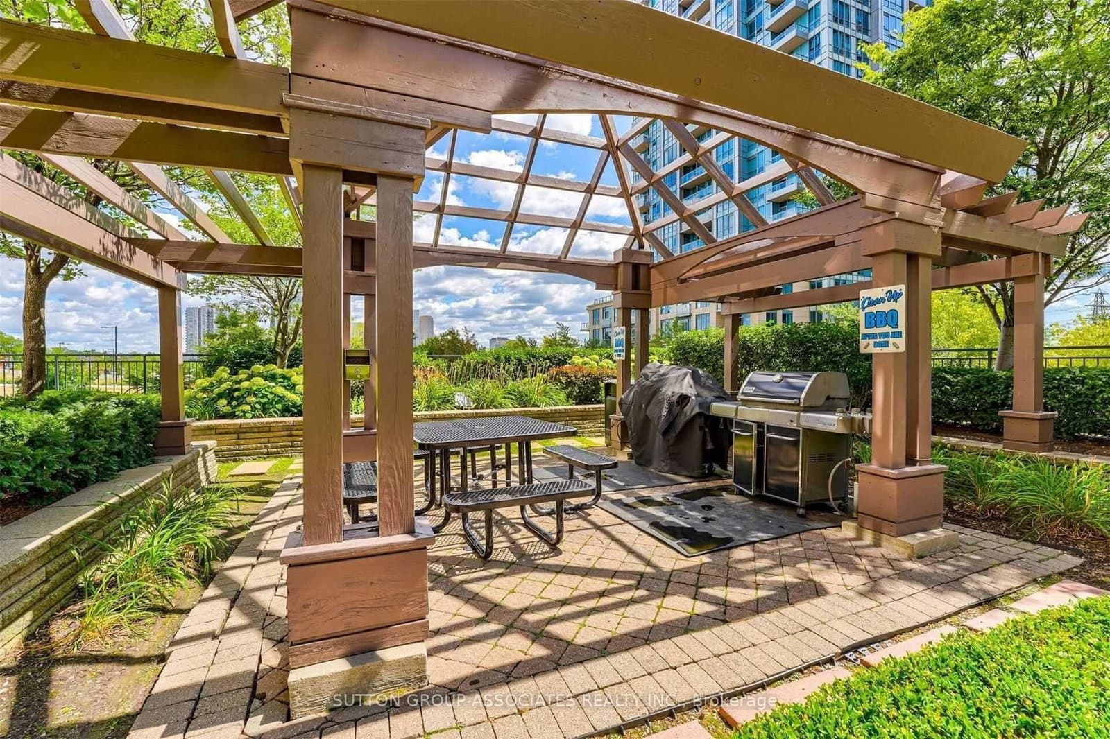 5229 Dundas Street W, Unit 609 thumbnail 38
