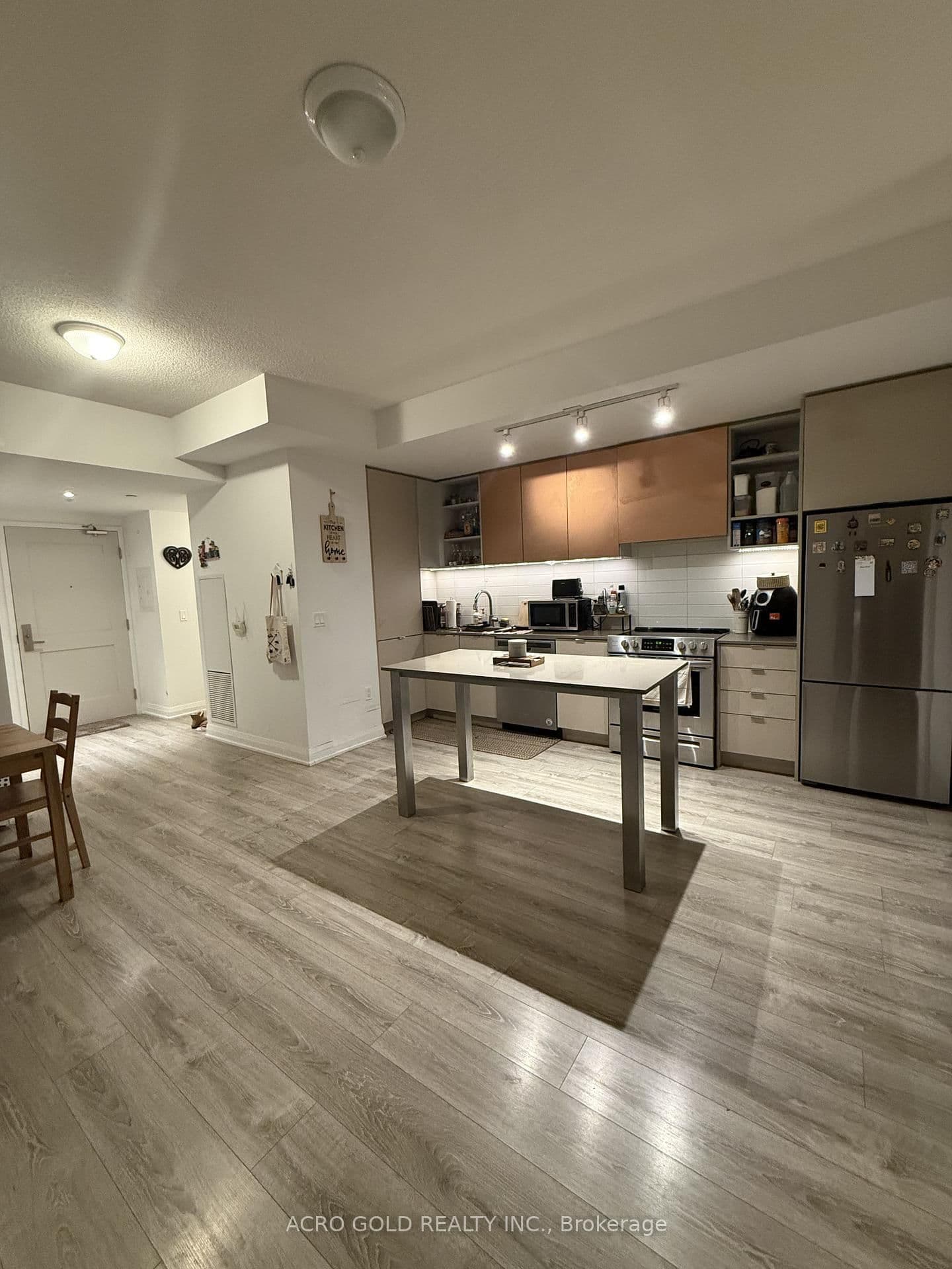 #712 - 10 Gibbs Road