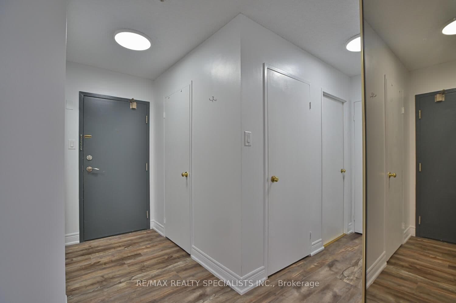 8 Lisa Street, Unit 1901 thumbnail 5