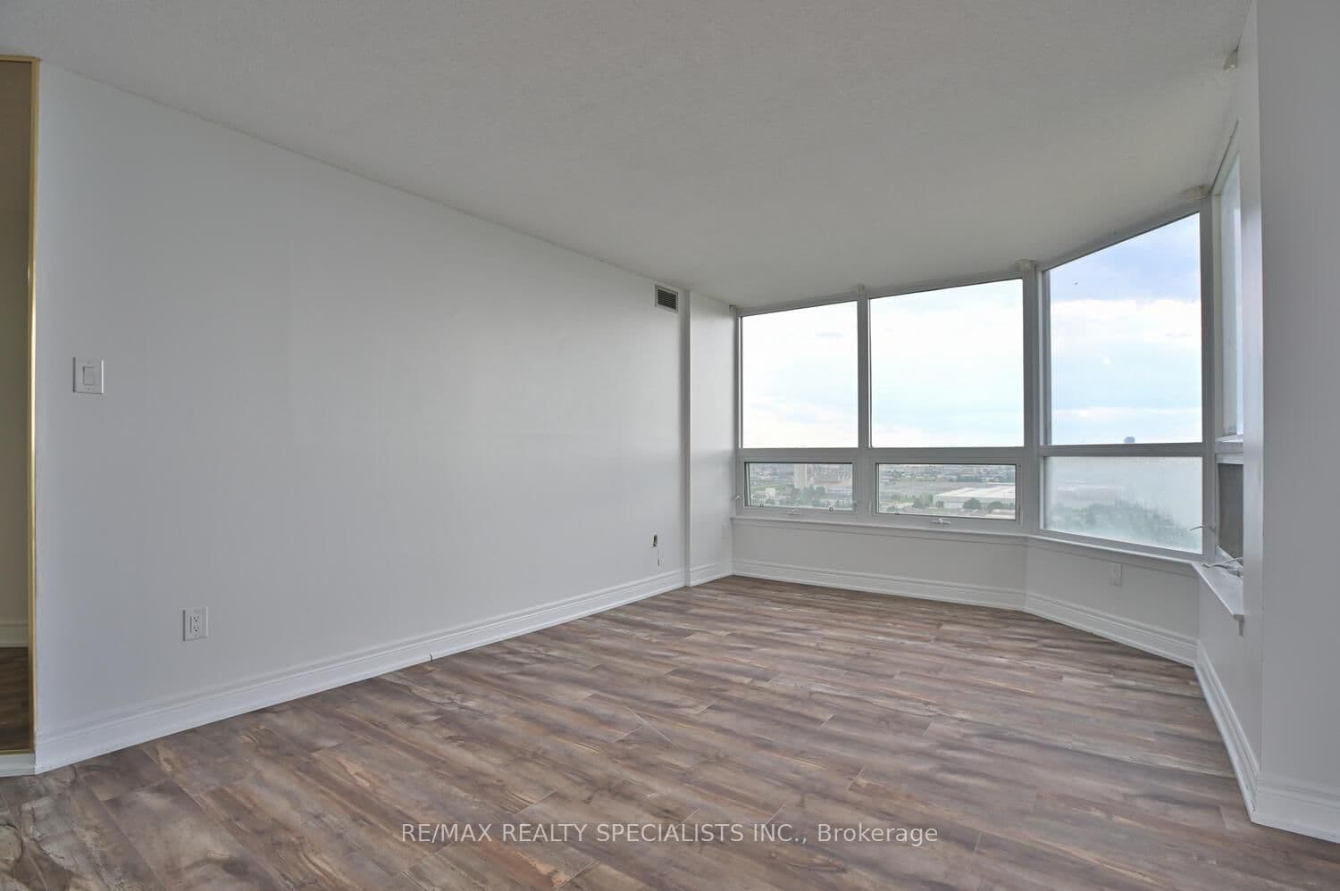 8 Lisa Street, Unit 1901 thumbnail 9