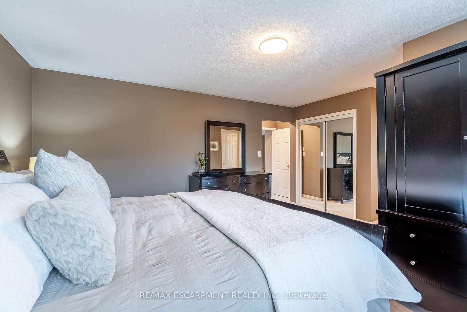 4670 Huffman Road N thumbnail 21