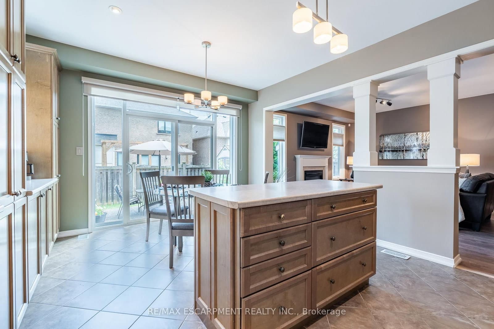 4670 Huffman Road N thumbnail 9