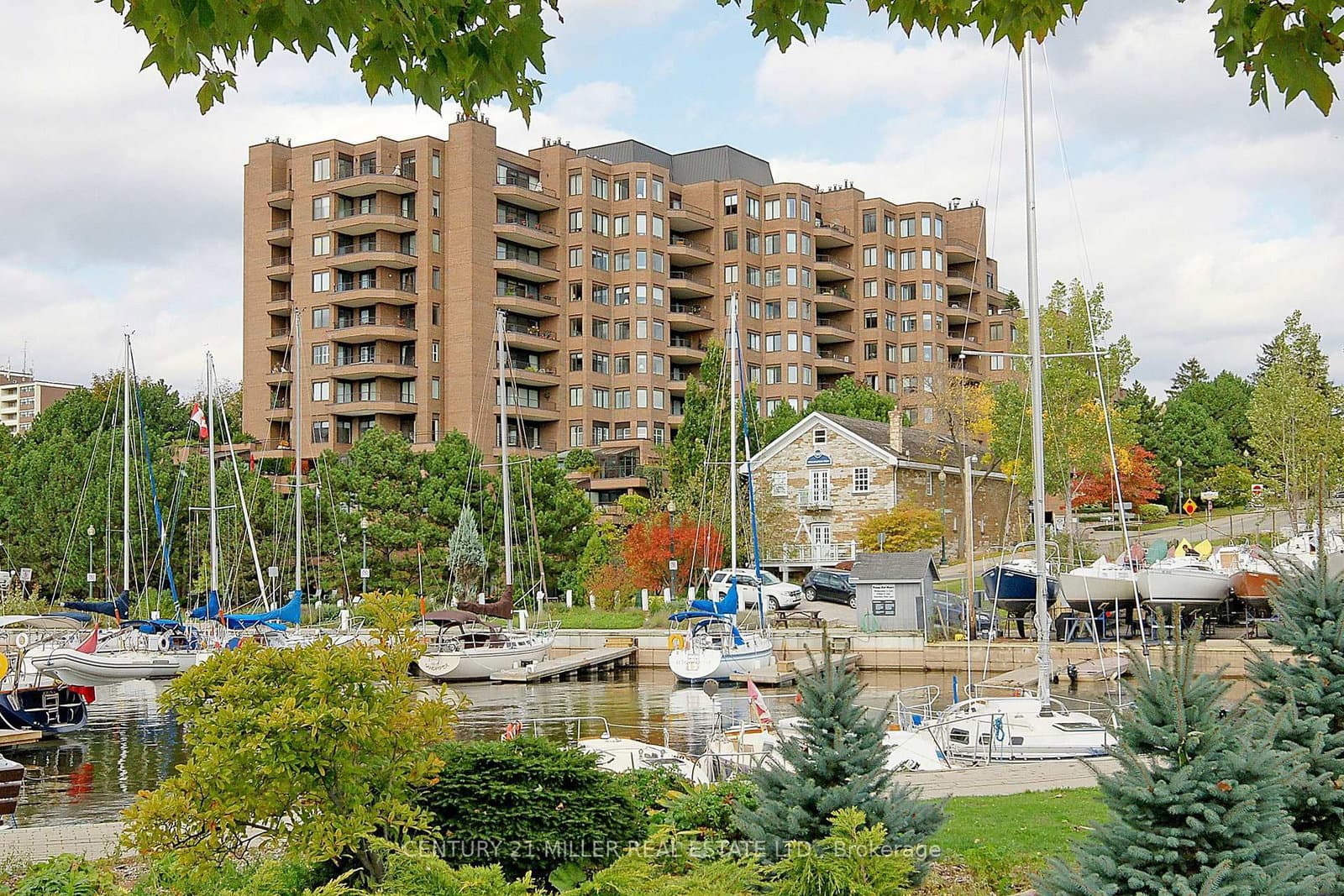 #201 - 100 Lakeshore Road E
