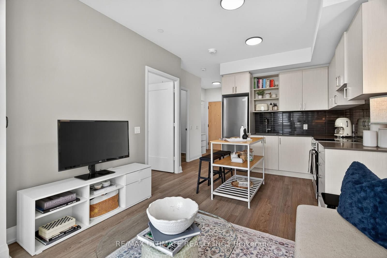 50 George Butchart Drive, Unit 106 thumbnail 10