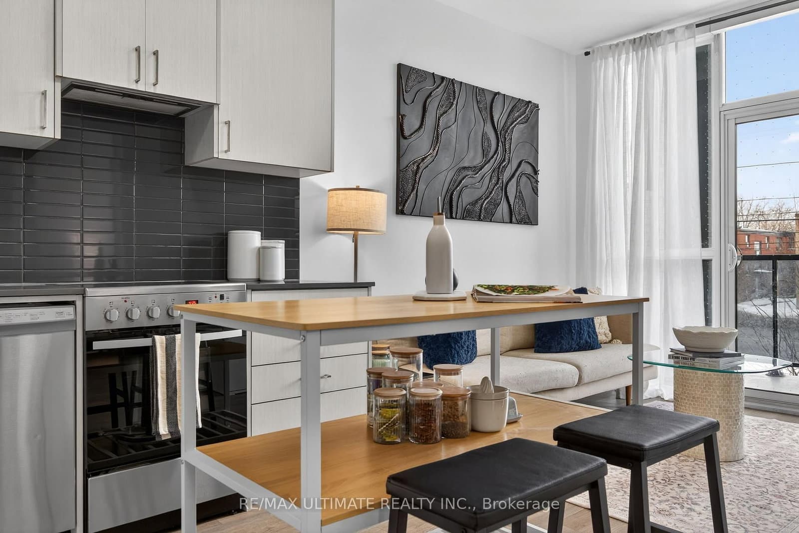 50 George Butchart Drive, Unit 106 thumbnail 4