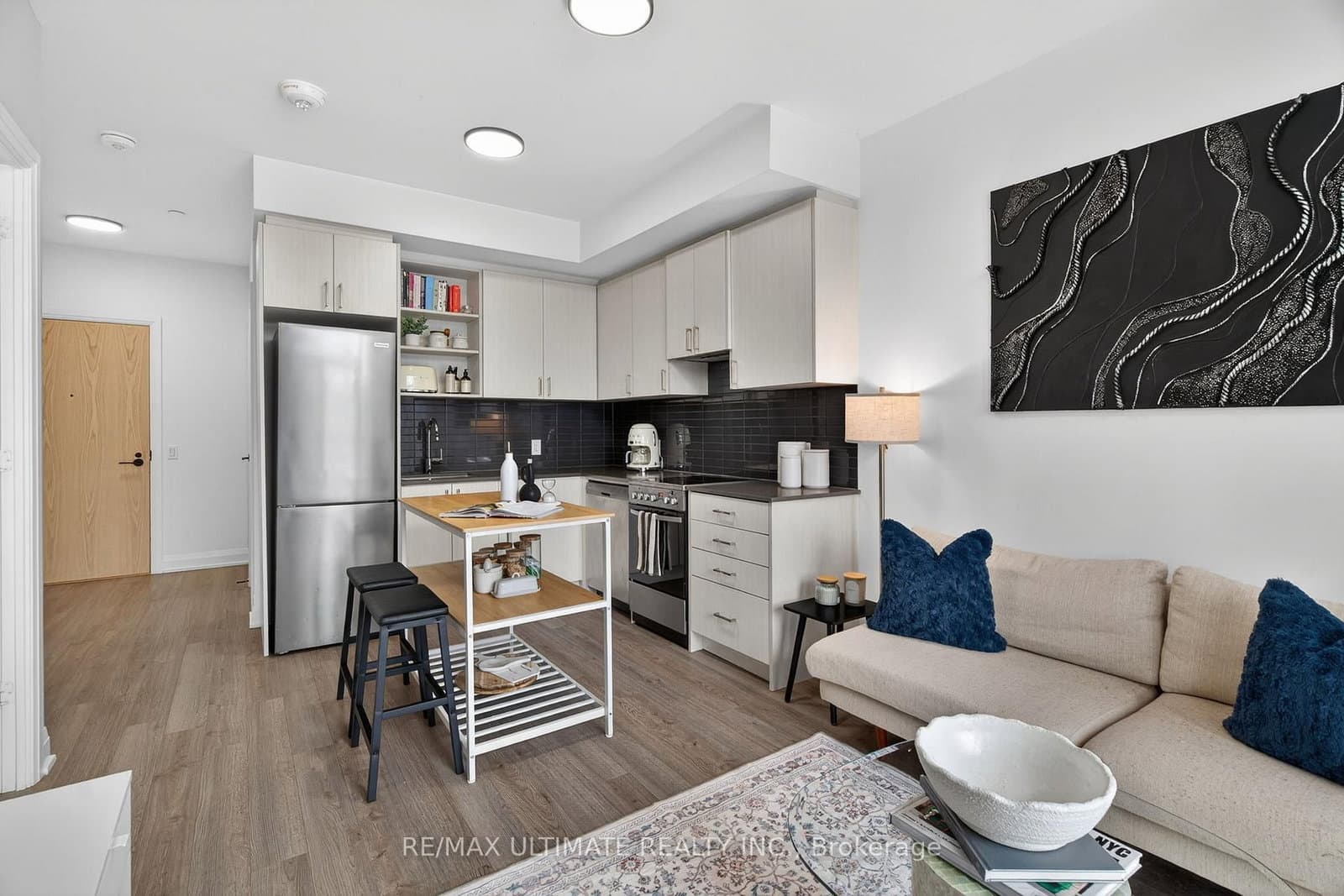 50 George Butchart Drive, Unit 106 thumbnail 8