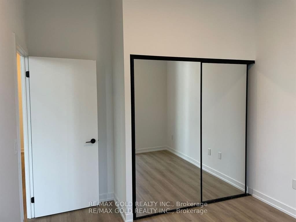10 Lagerfeld Drive, Unit 104 thumbnail 16
