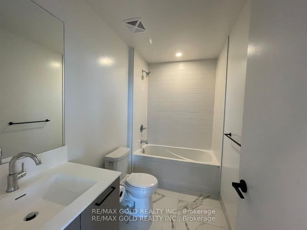 10 Lagerfeld Drive, Unit 104 thumbnail 30