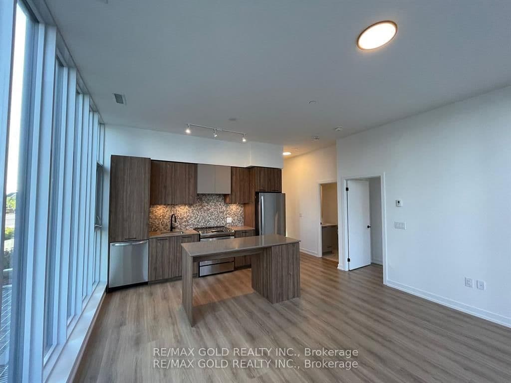 10 Lagerfeld Drive, Unit 104 thumbnail 4