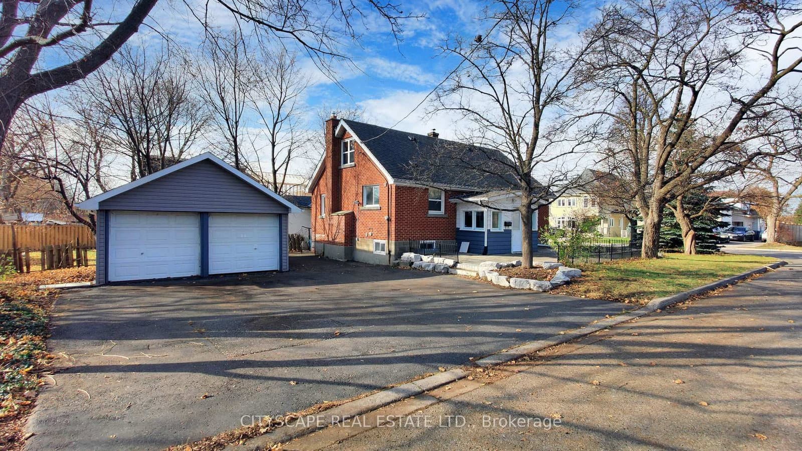 39 Woodward Avenue - Image 1