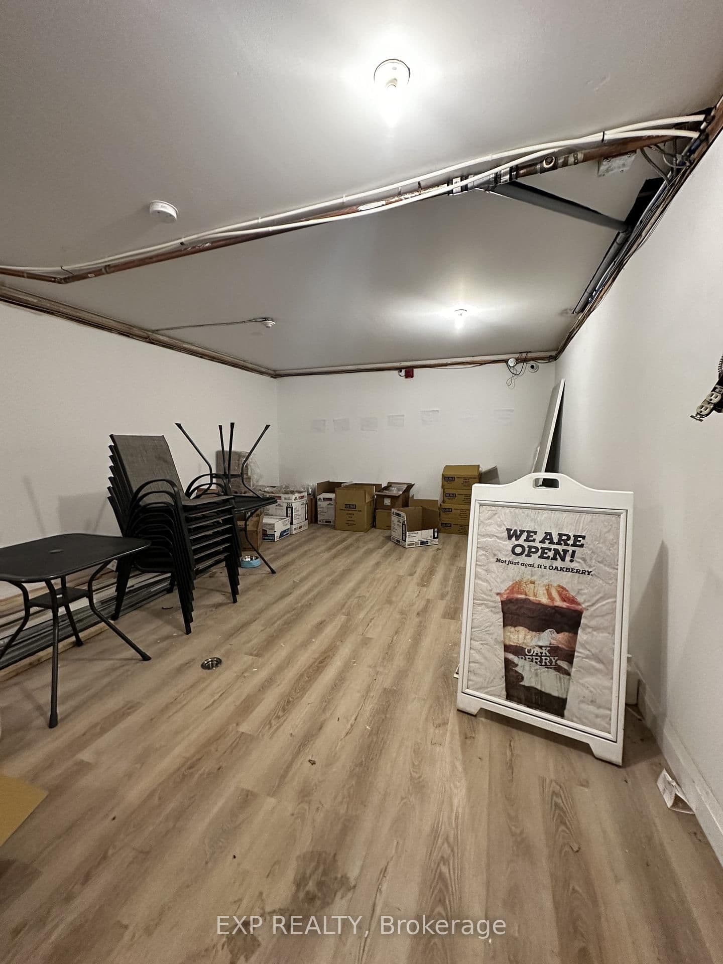 327 Lakeshore Road E thumbnail 18