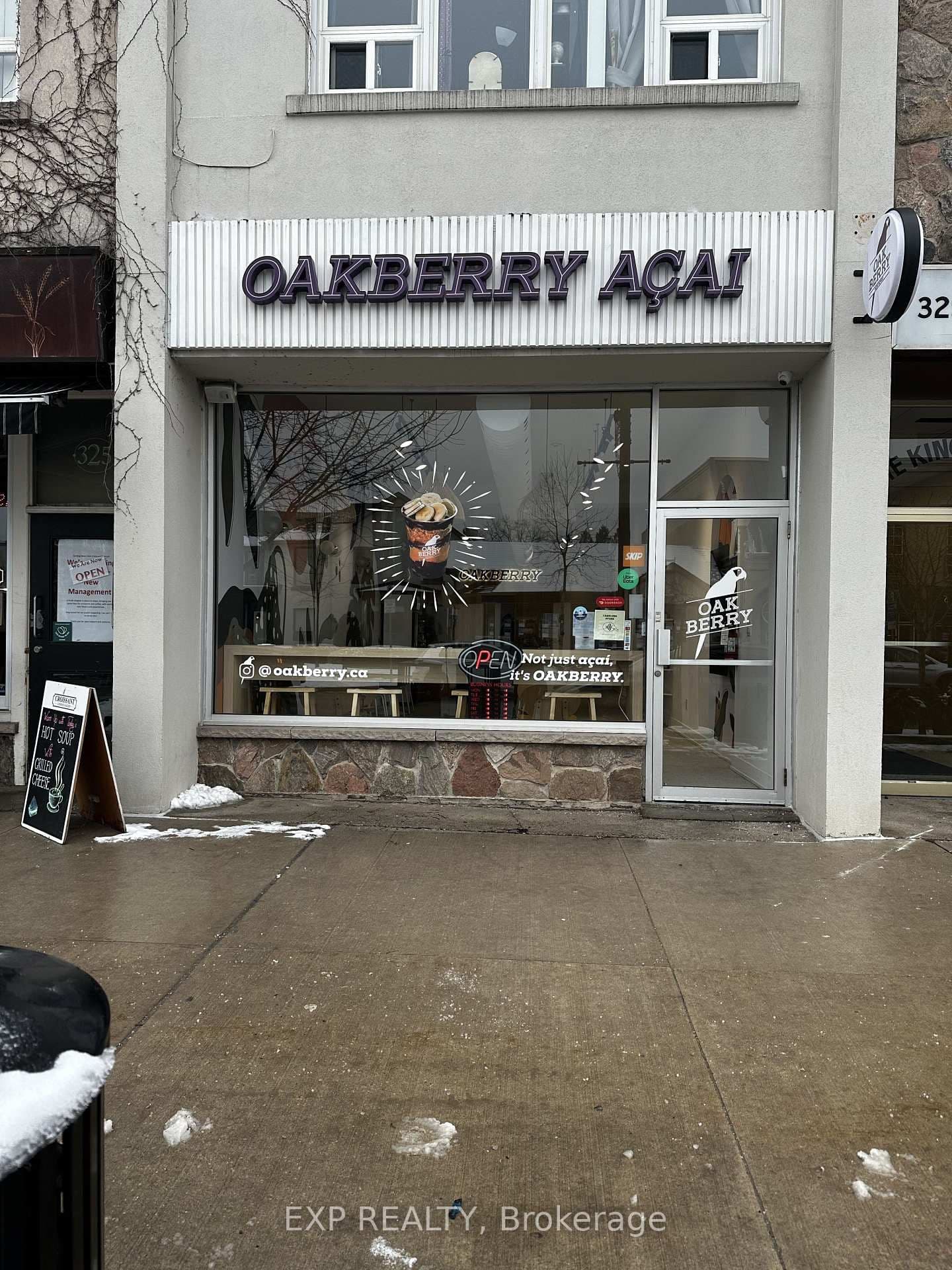 327 Lakeshore Road E thumbnail 3