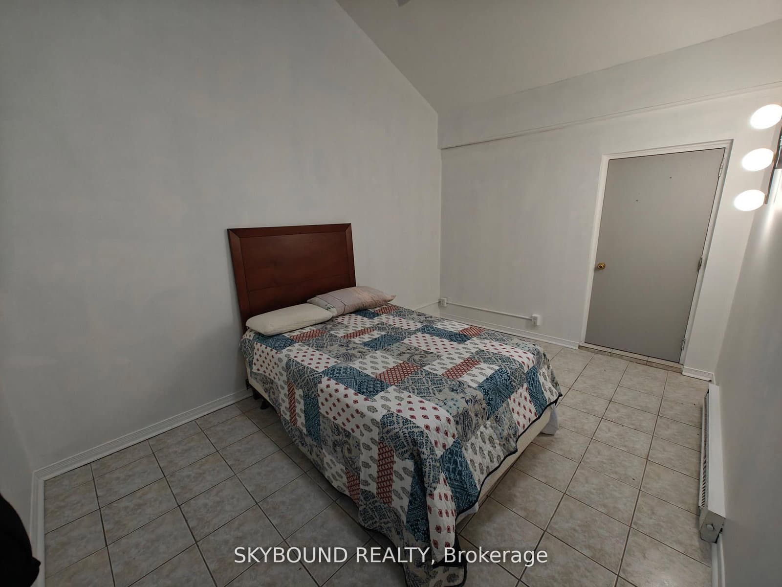 492 Kerr Street, Unit 9 thumbnail 5