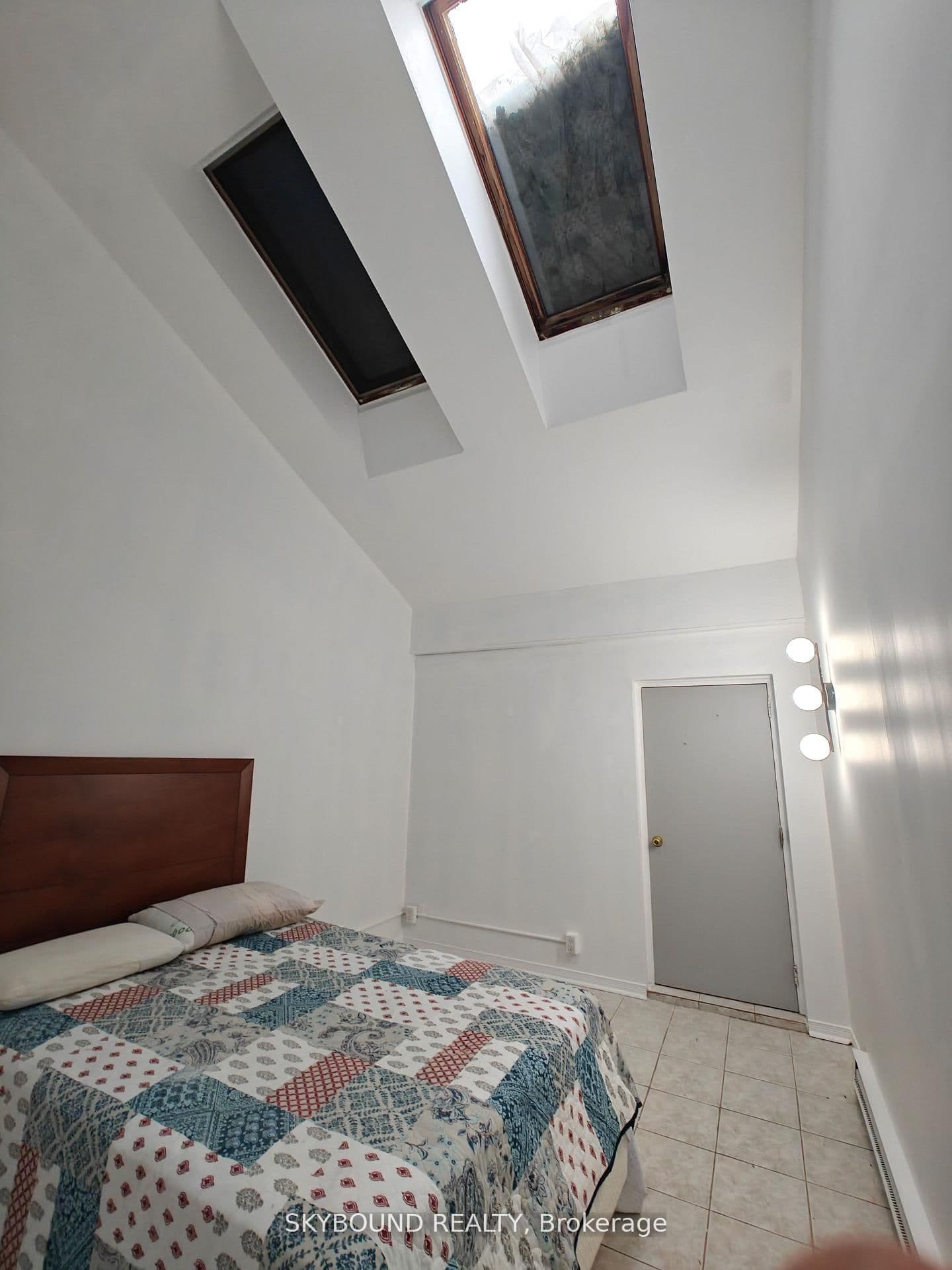 492 Kerr Street, Unit 9 thumbnail 6