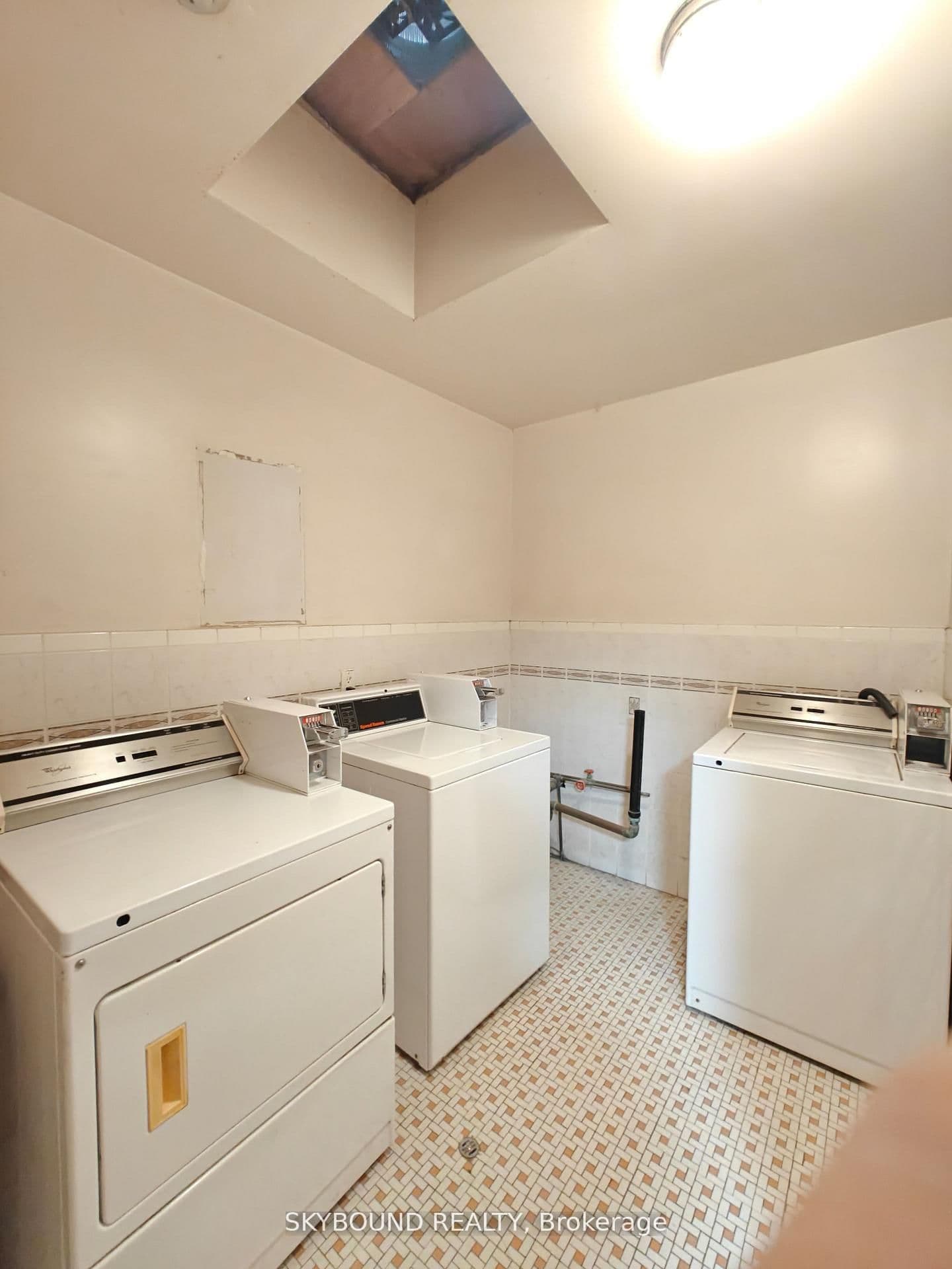 492 Kerr Street, Unit 9 thumbnail 9