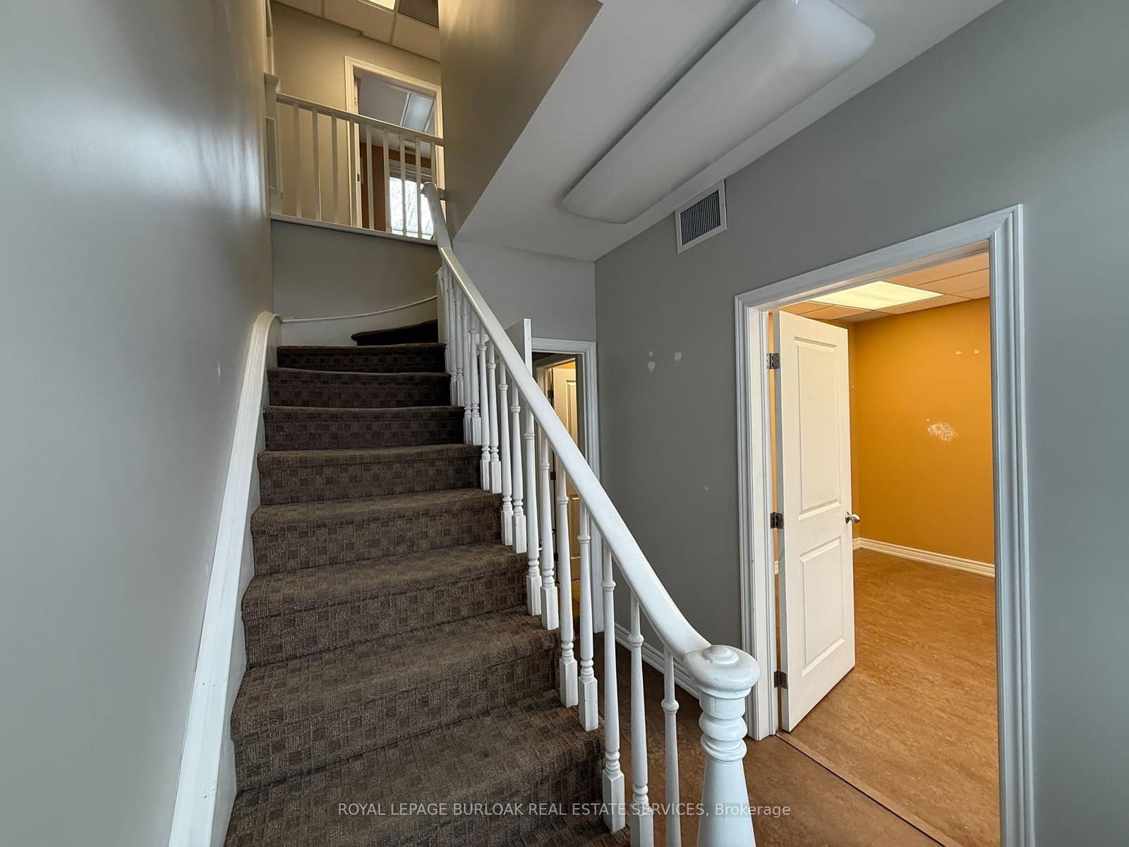 446 Plains Road E thumbnail 7