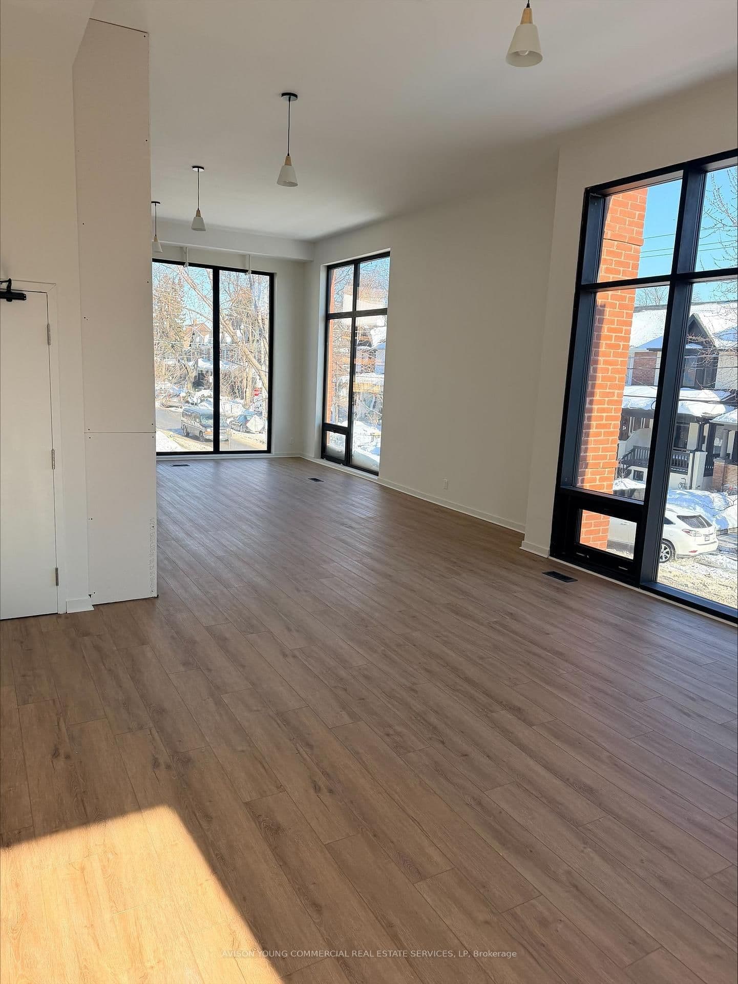 170 Perth Avenue W, Unit 2 thumbnail 4