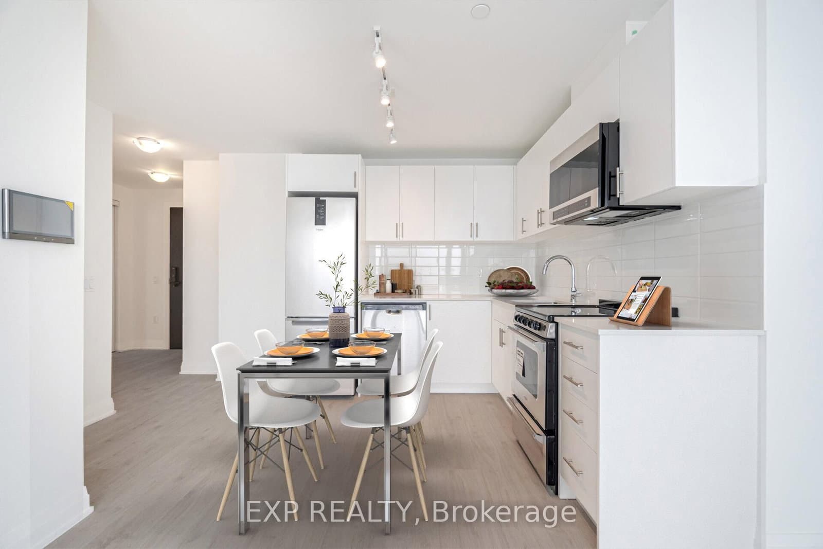 412 Silver Maple Road, Unit 405 thumbnail 3