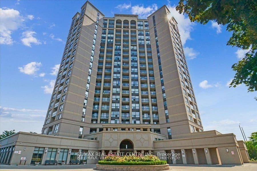 #TH#111 - 220 Forum Drive