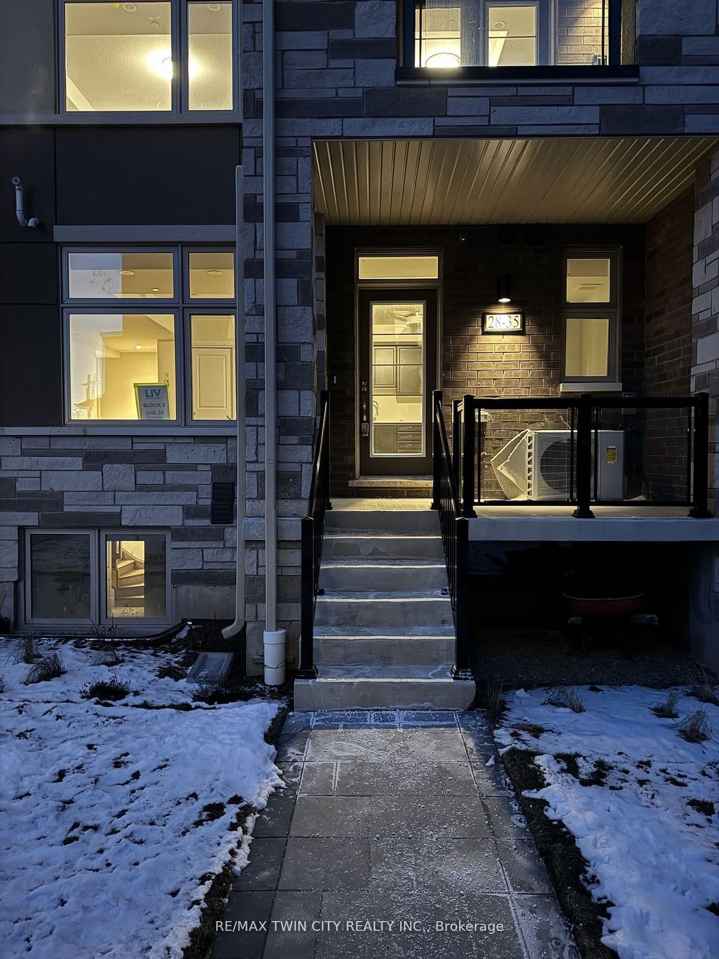 35 Fieldridge Crescent, Unit 28