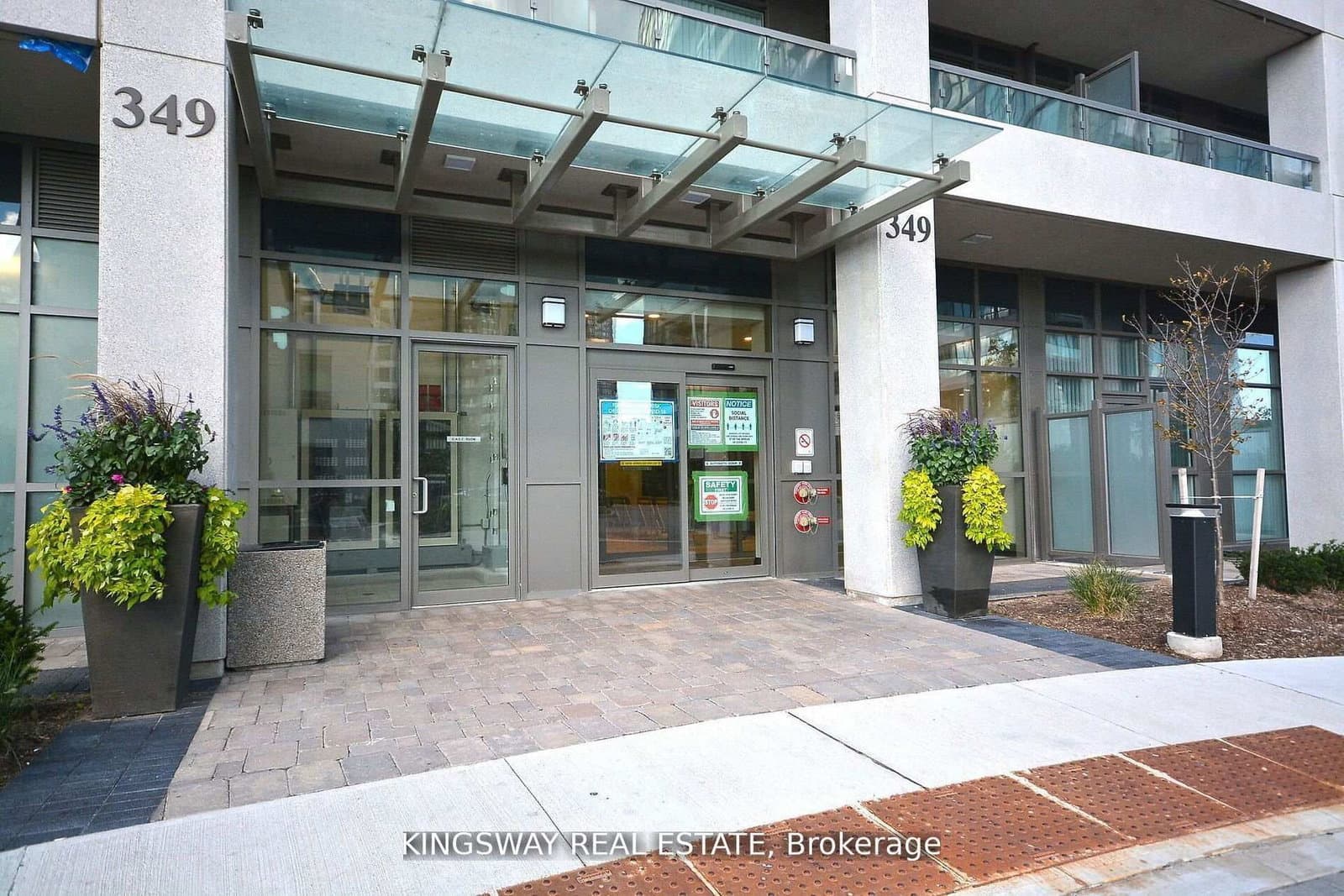 #217 - 349 RATHBURN Road W