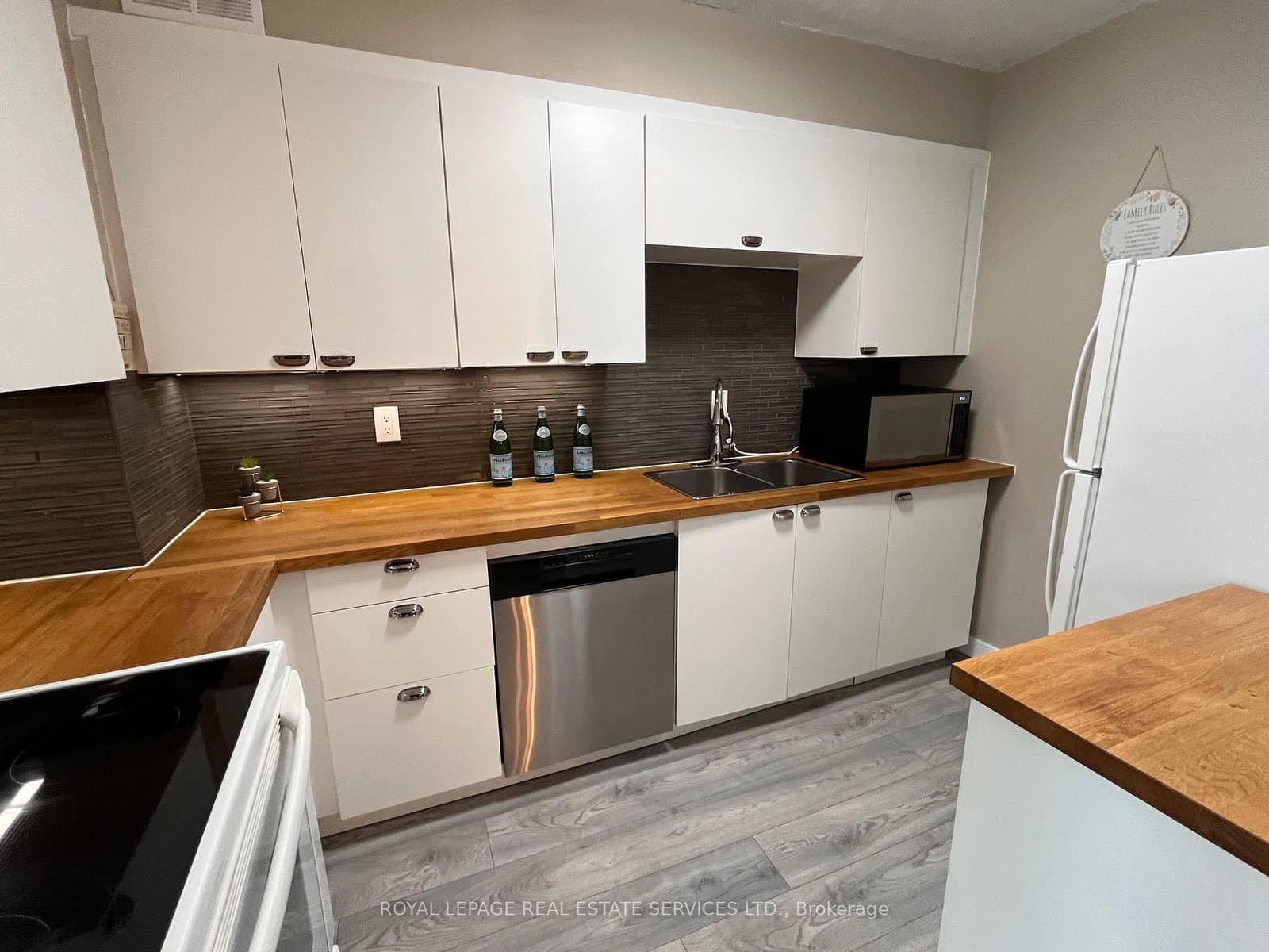 212 Kerr Street, Unit 601 thumbnail 21