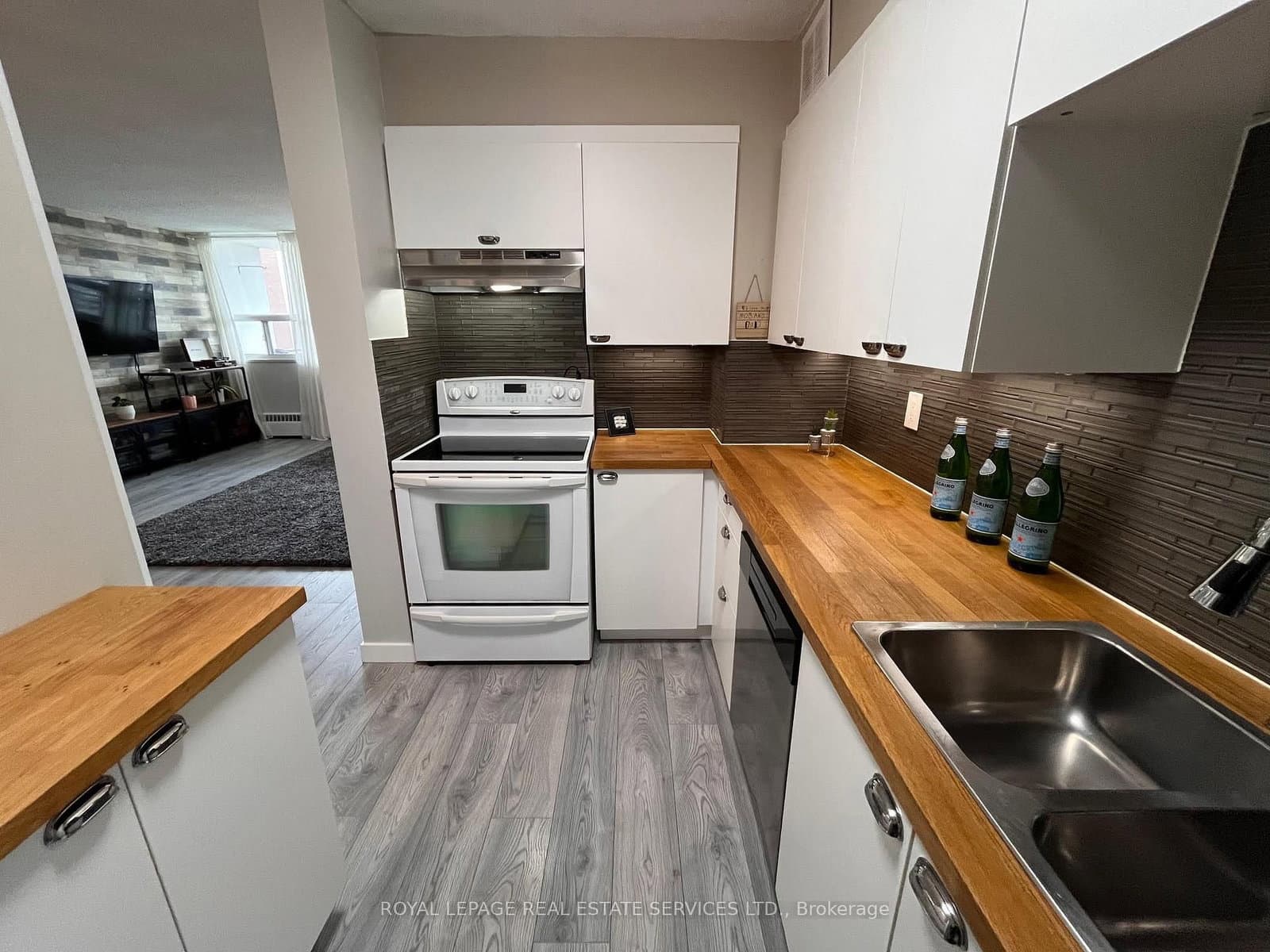 212 Kerr Street, Unit 601 thumbnail 22