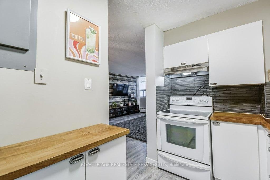 212 Kerr Street, Unit 601 thumbnail 25
